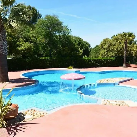 Climatise Avec Piscine Chauffee Et Parking Dans Pinede Calme - Fr-1-607-64 * Agde